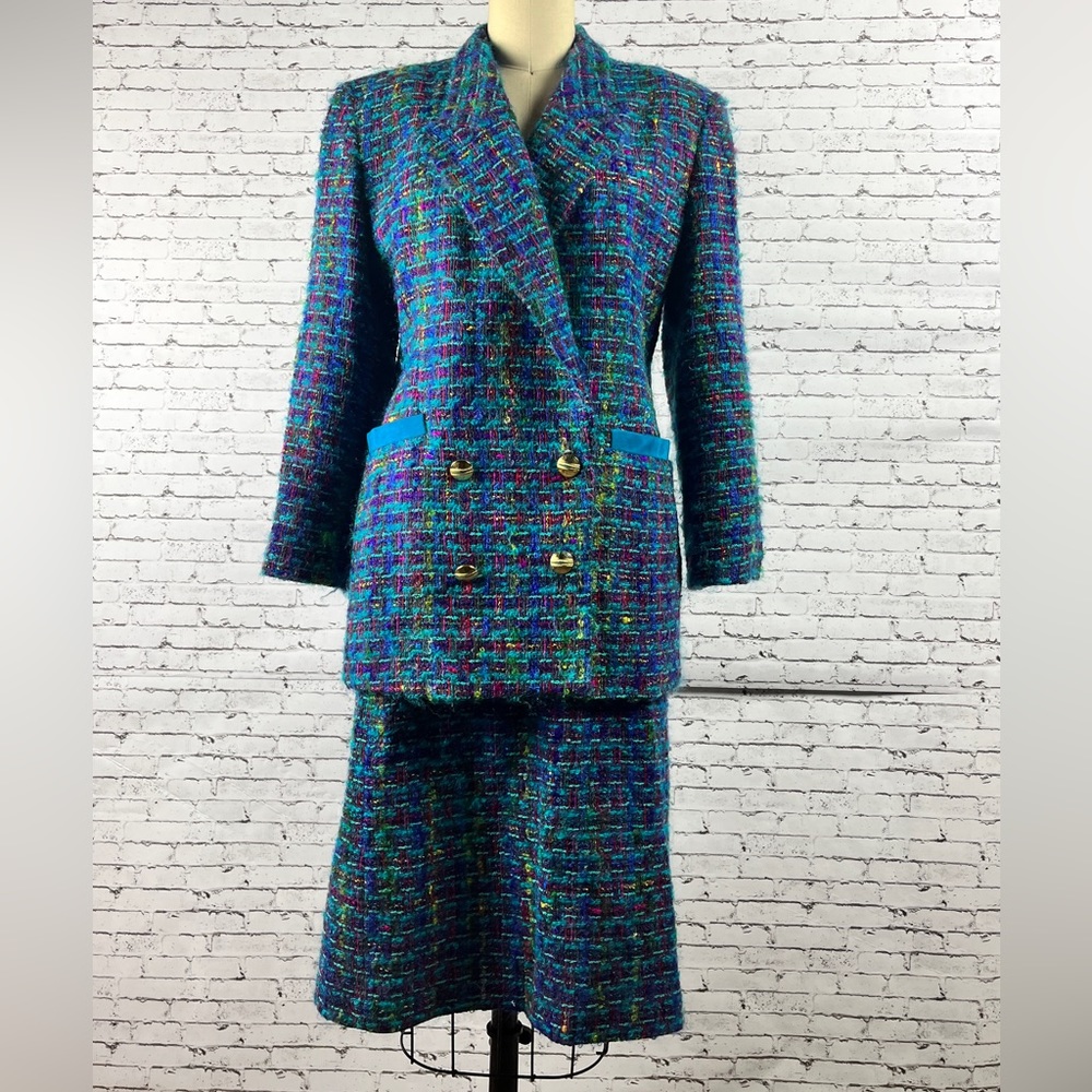 Plaid skirt suit, blazer and pencil skirt, size 8, Shanel Vive